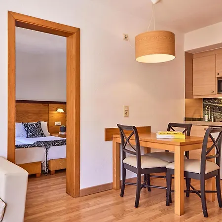 Hotel apartamentowy Zafiro Tropic 4*