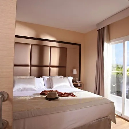 Hotel apartamentowy Zafiro Tropic 4*